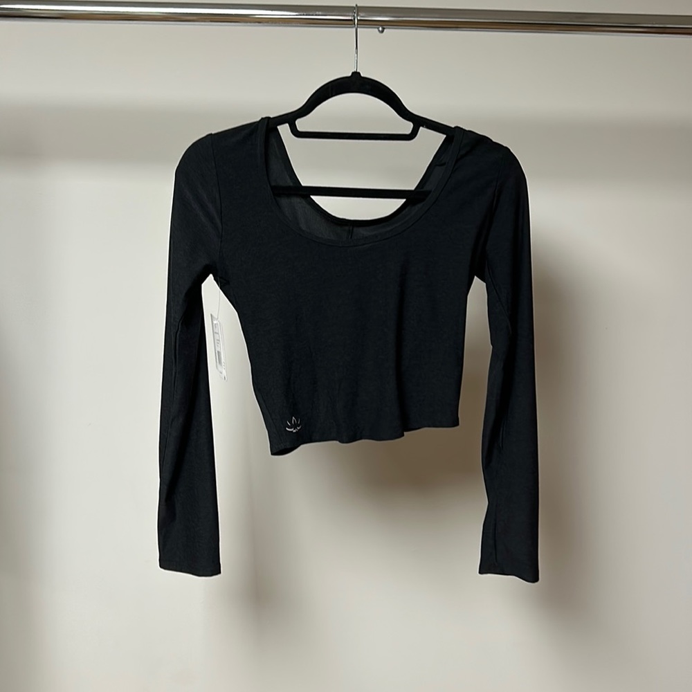 Beyond yoga featherweight twist of fate pullover dark knight